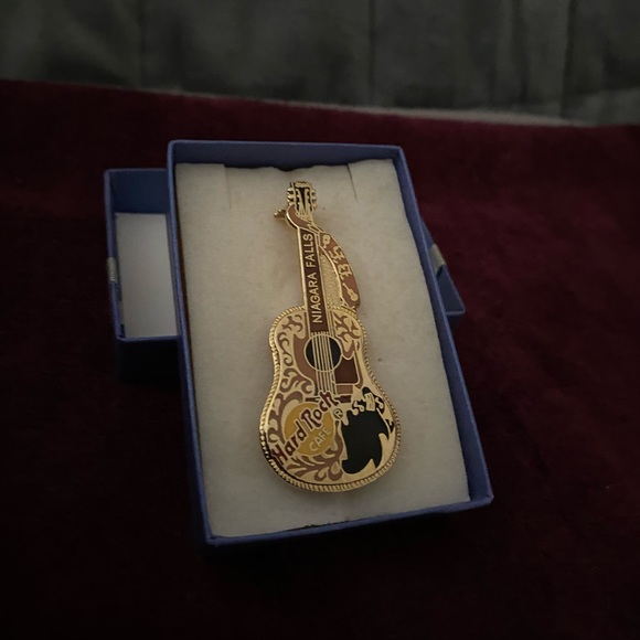 Hard Rock Hotel Niagra Falls Gold Guitar Collectible Pin Souvenir [NEW] - Picture 2 of 5